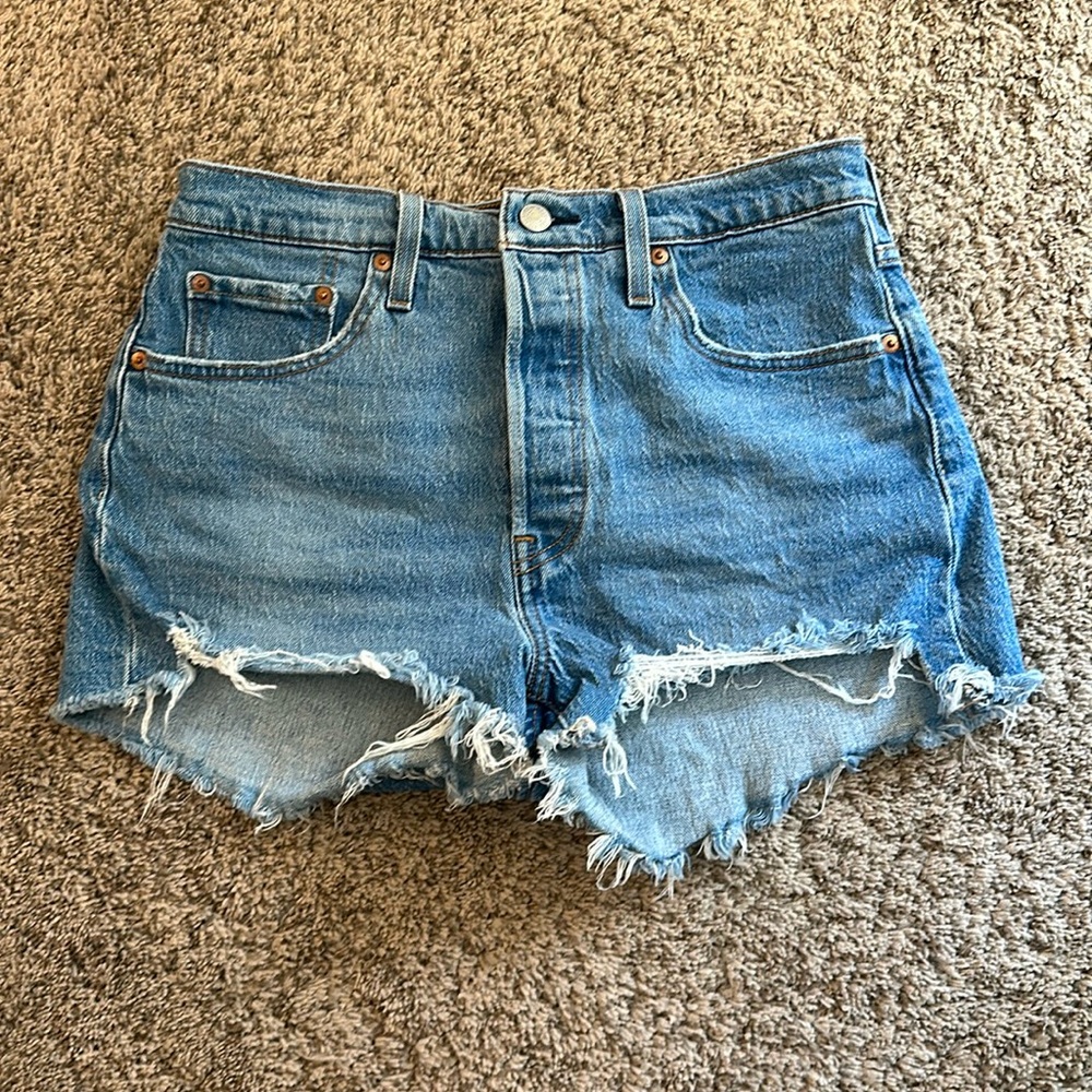 Levi 501 denim shorts. Size 29.